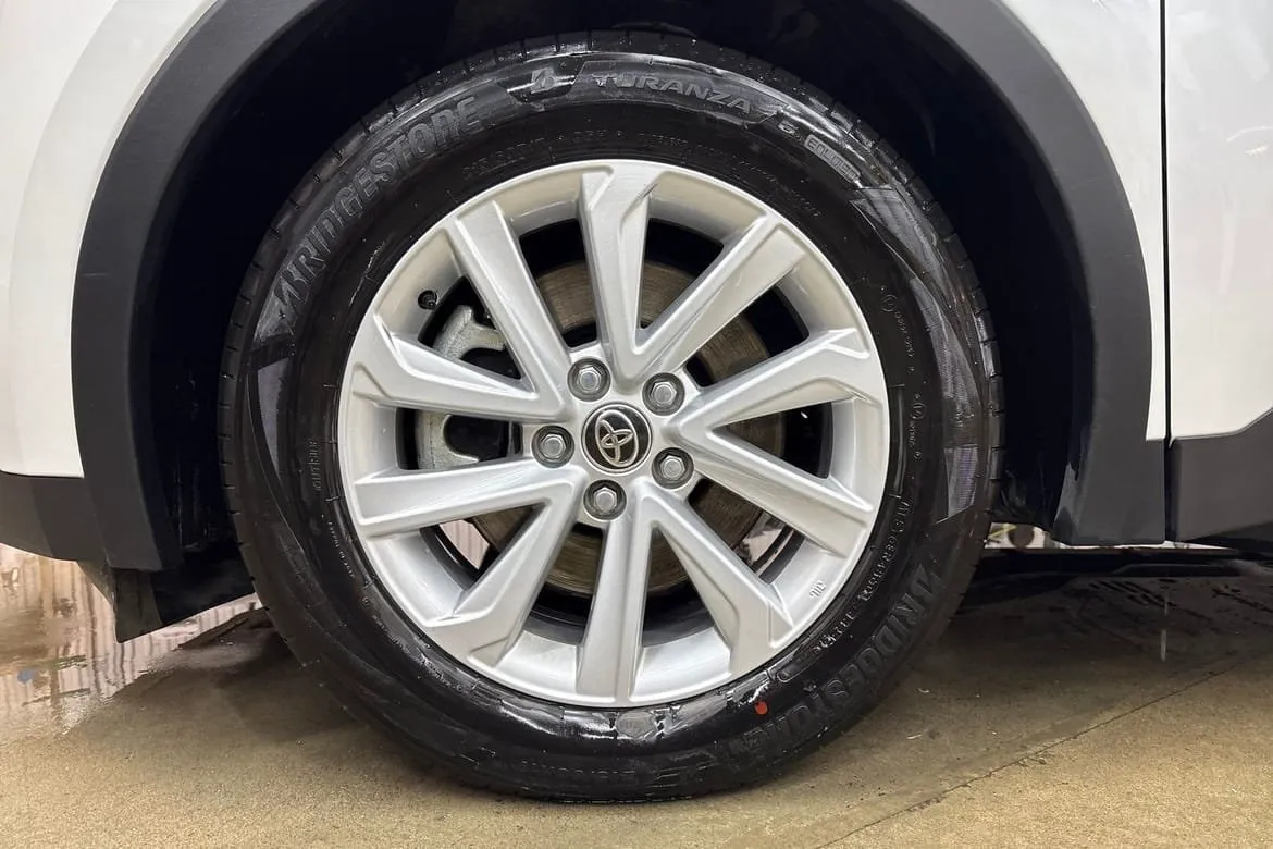Vehicle image 16