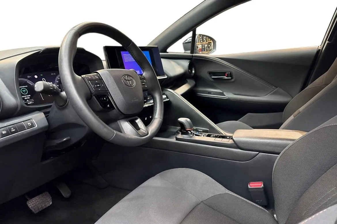 Vehicle image 13