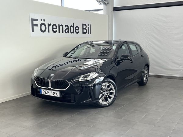BMW 120 PRIVATLEASING fr. 3.045 kr/mån Auto 17" Rattvärme - 2026