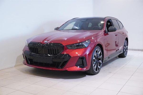 BMW 550 e xDrive Touring M Sport Pro Business Ed Drag DA Pro B W - 2026