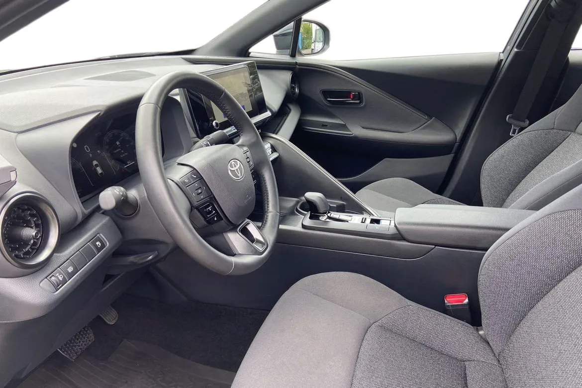 Vehicle image 12