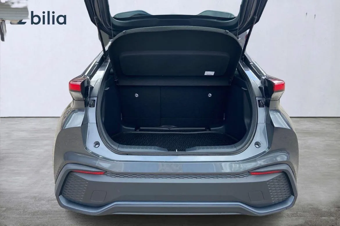 Vehicle image 10