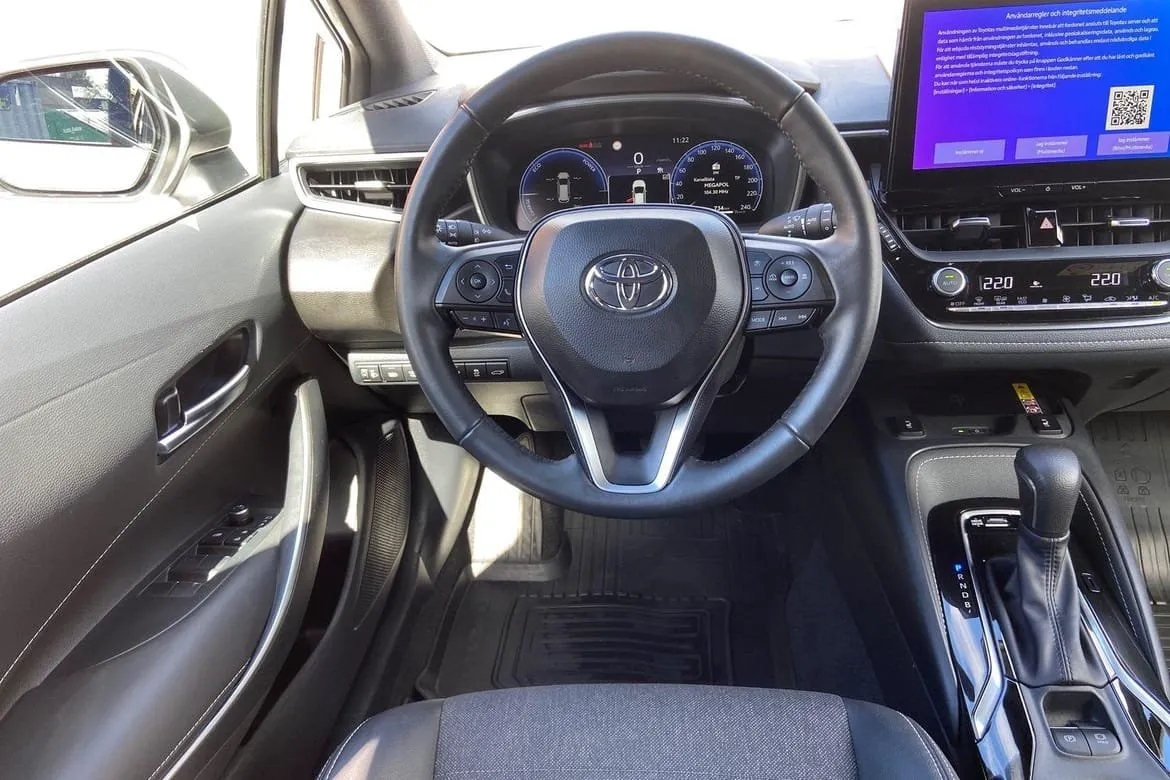 Vehicle image 15