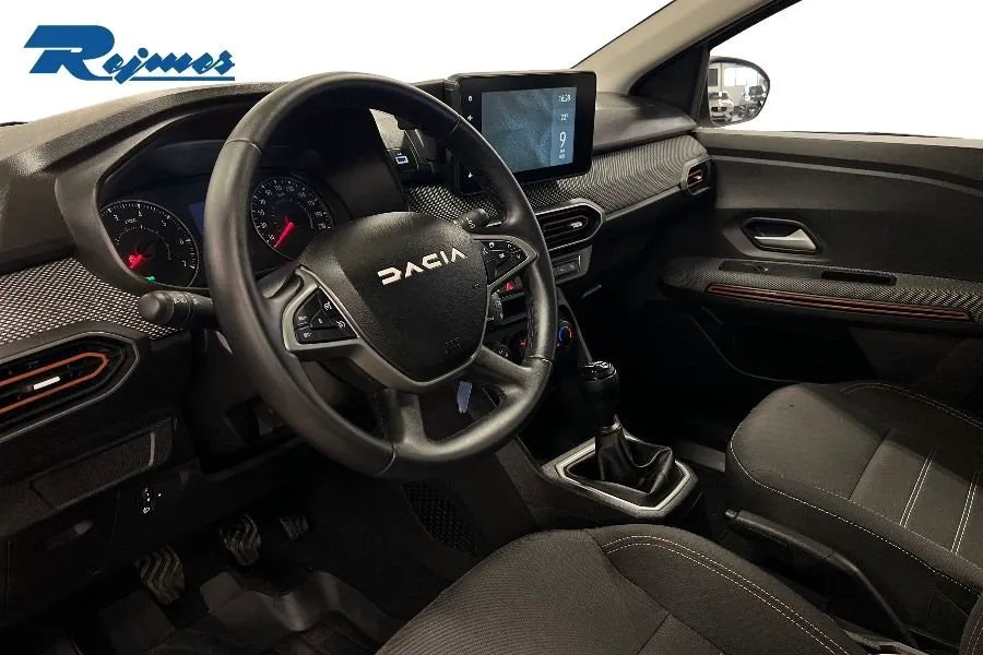 Vehicle image 7