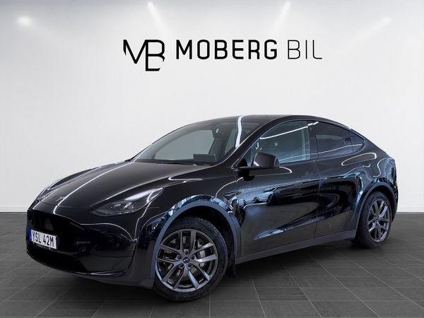 Tesla Model Y Standard Range 299hk Pano B-Kamera - 2023