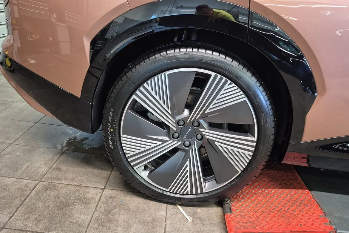 Vehicle image 20