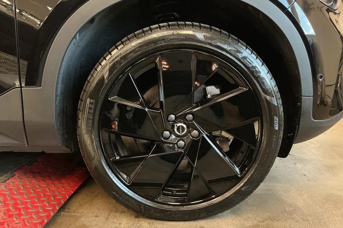 Vehicle image 14
