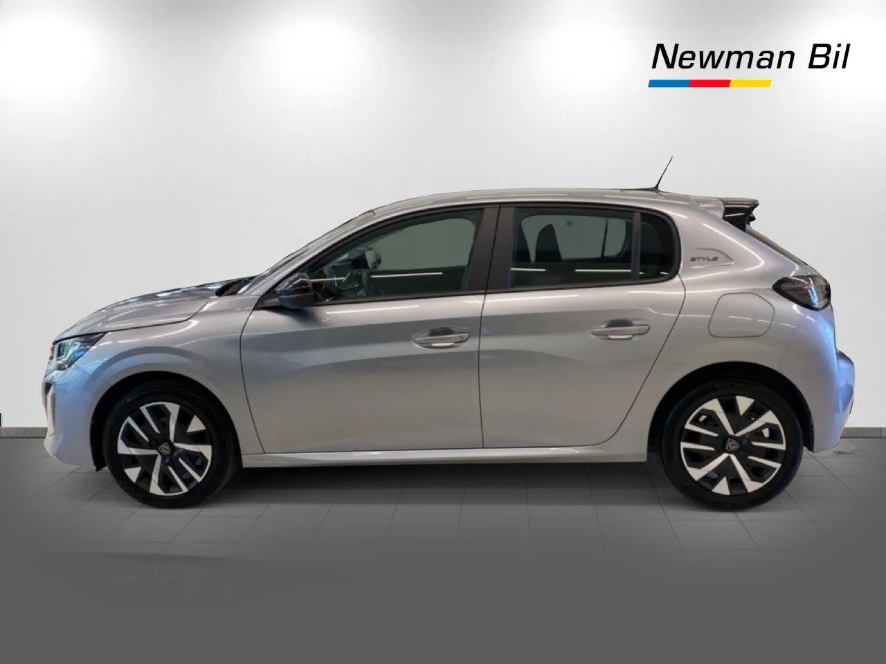 Vehicle image 3