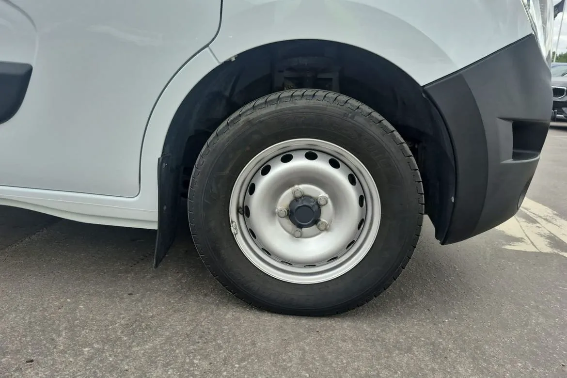 Vehicle image 33