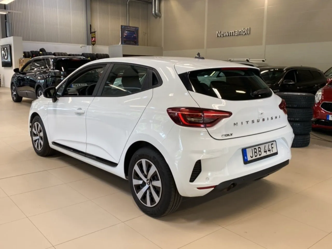 Vehicle image 5