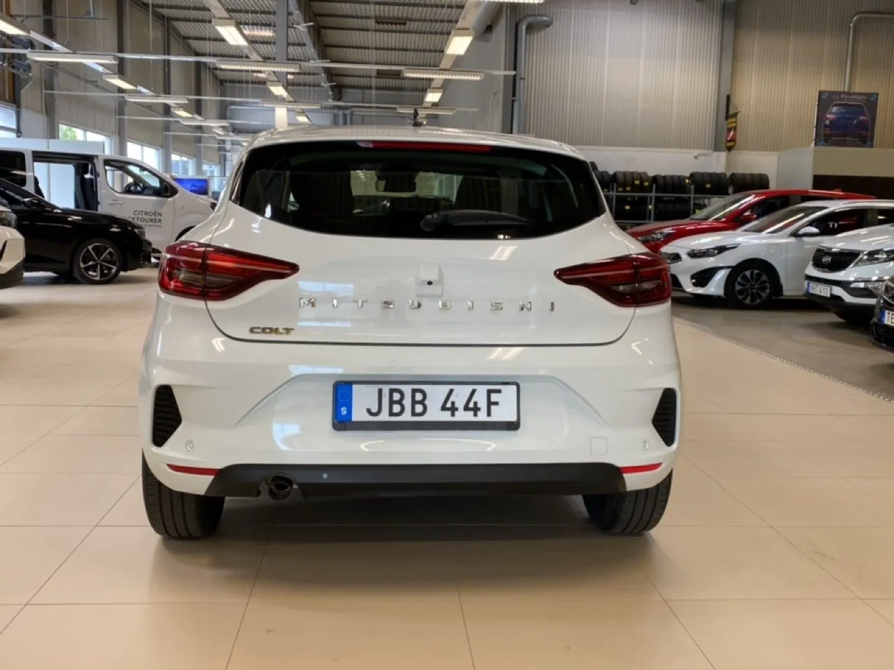 Vehicle image 4