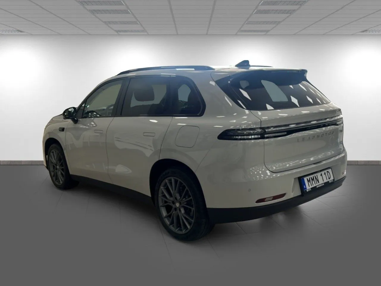 Vehicle image 5