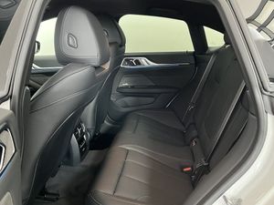 BMW i4 bild 12