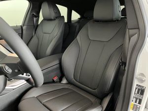 BMW i4 bild 7