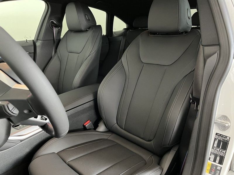 BMW i4 bild 7