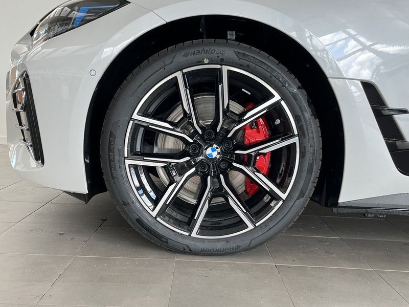 BMW i4 bild 4