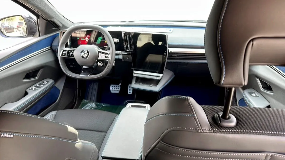 Vehicle image 3