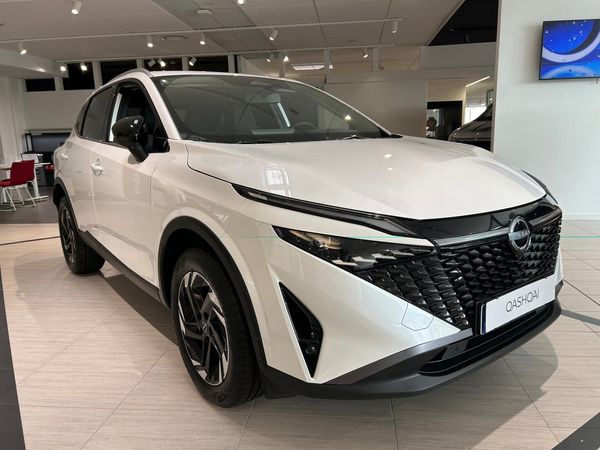 Nissan Qashqai MHEV N-Connecta ink 3 års serviceavtal - 2026
