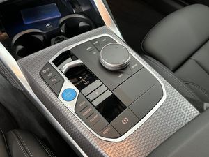 BMW i4 bild 8