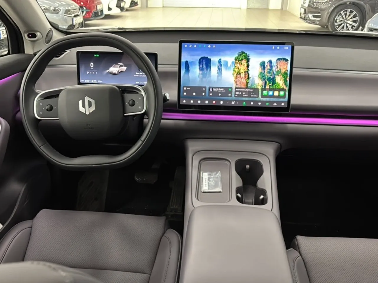 Vehicle image 6
