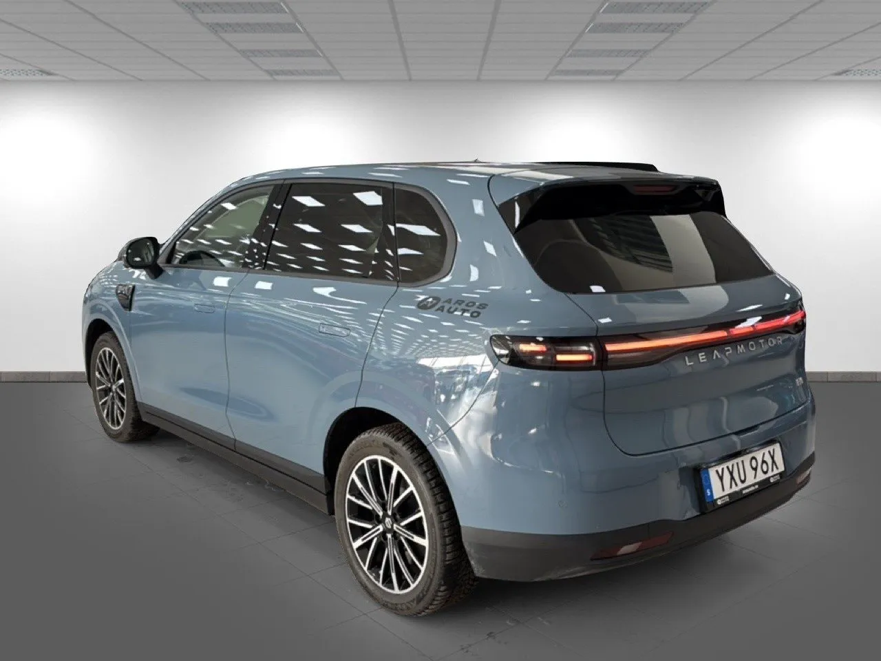 Vehicle image 5