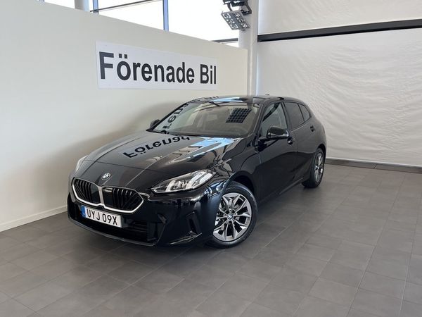 BMW 120 Automat Rattvärme Tonade Rutor DriveAssist - 2026