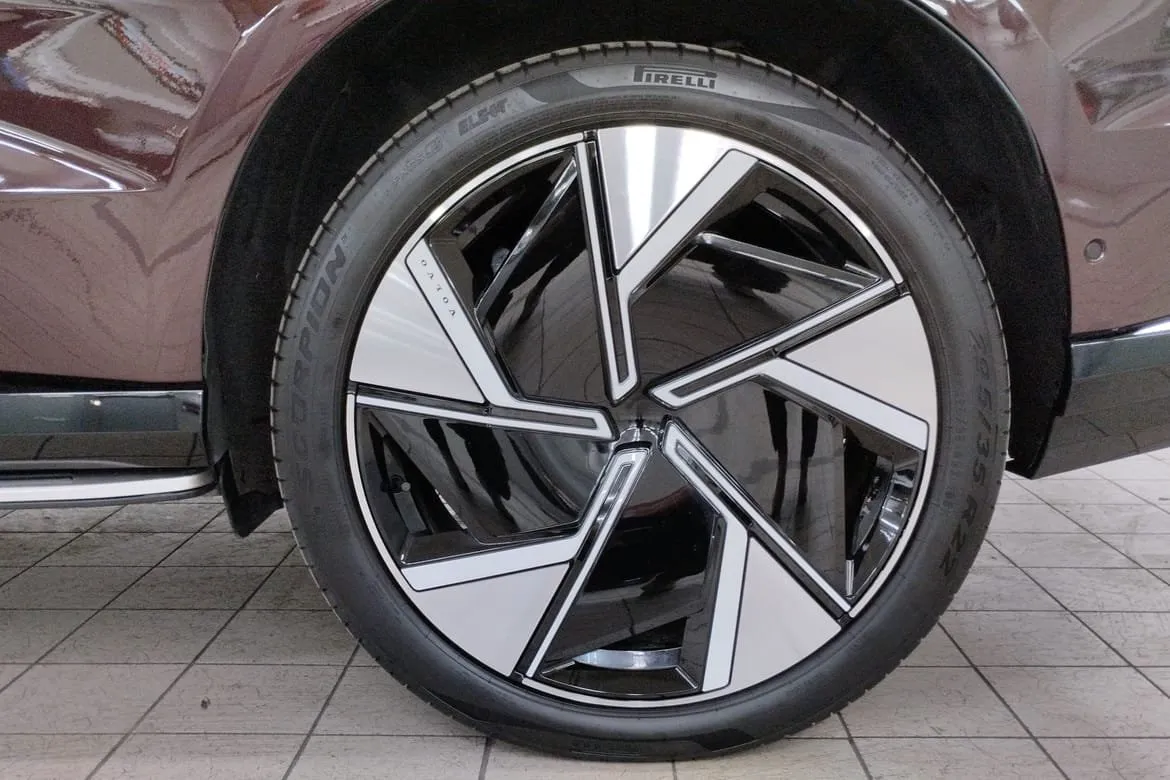 Vehicle image 8