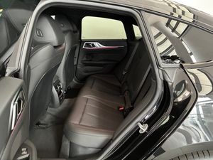 BMW i4 bild 11