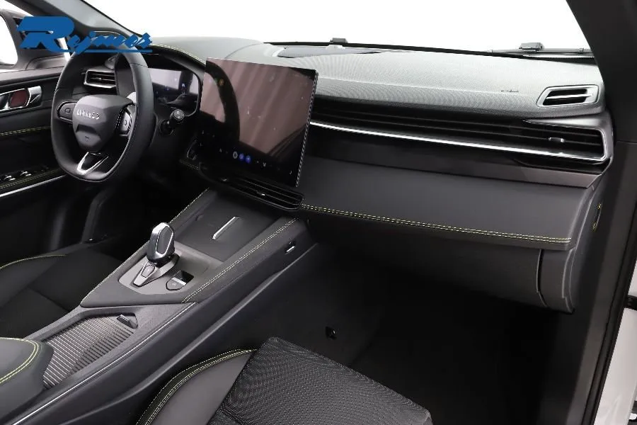 Vehicle image 24