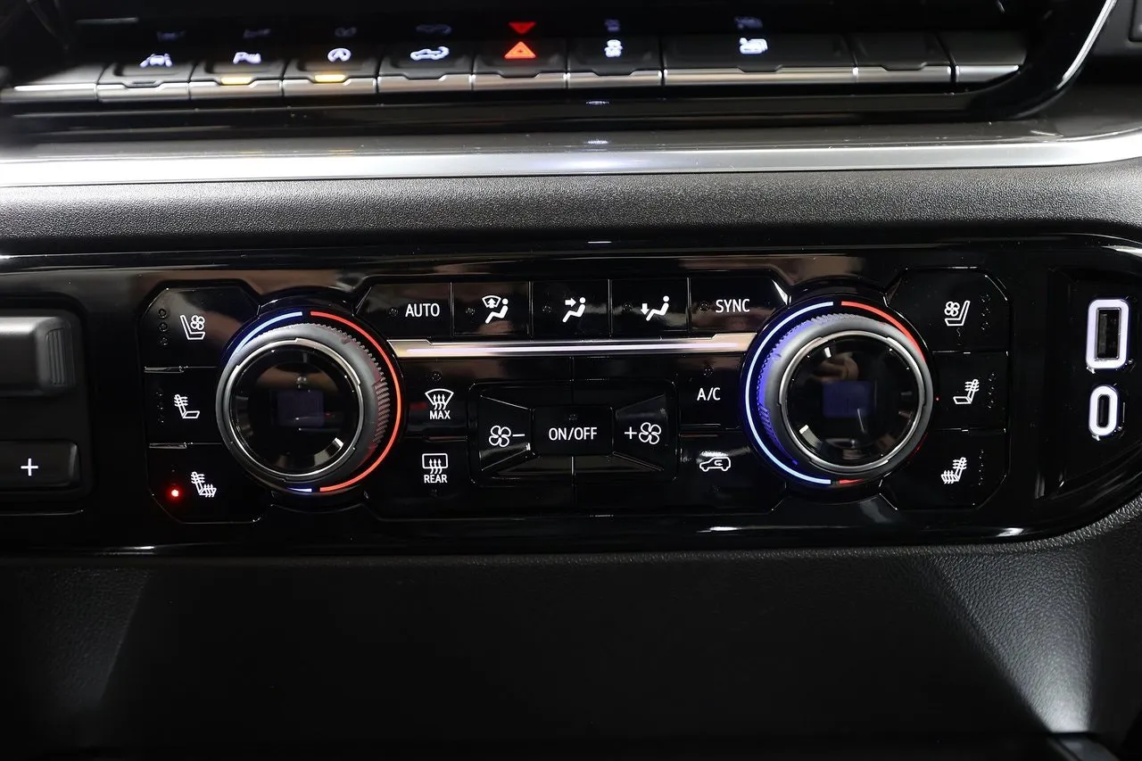 Vehicle image 25