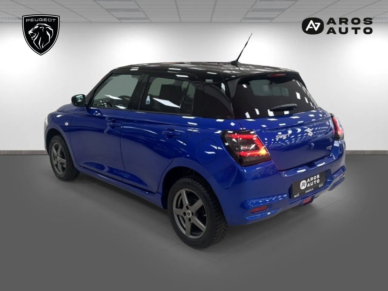 Vehicle image 5