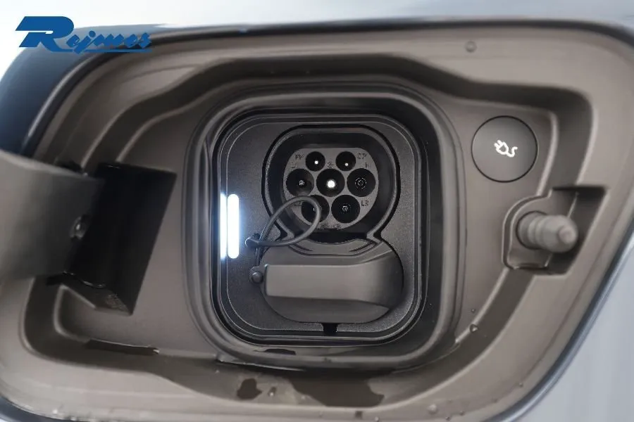 Vehicle image 18