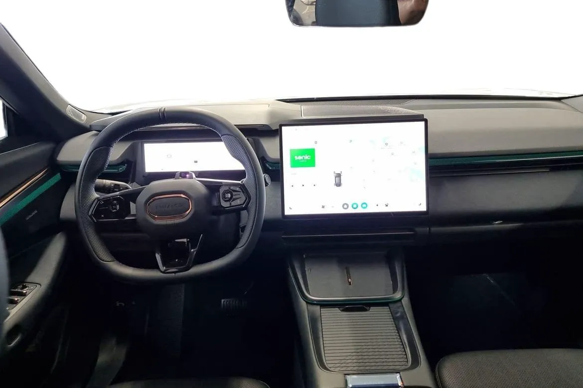 Vehicle image 9
