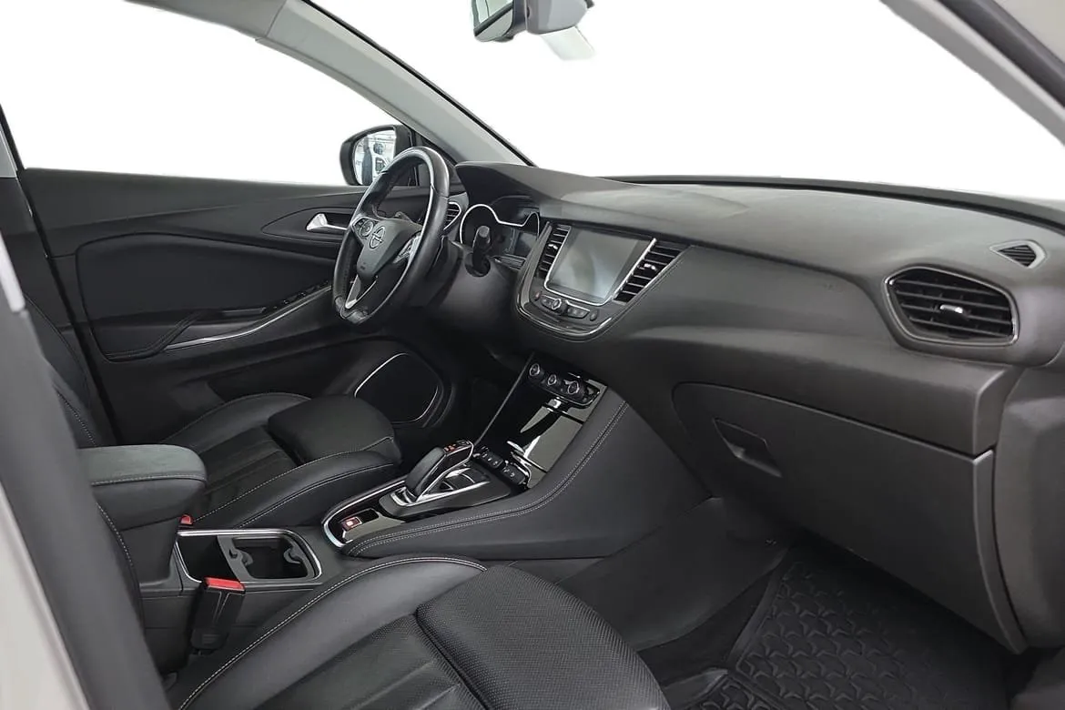 Vehicle image 18