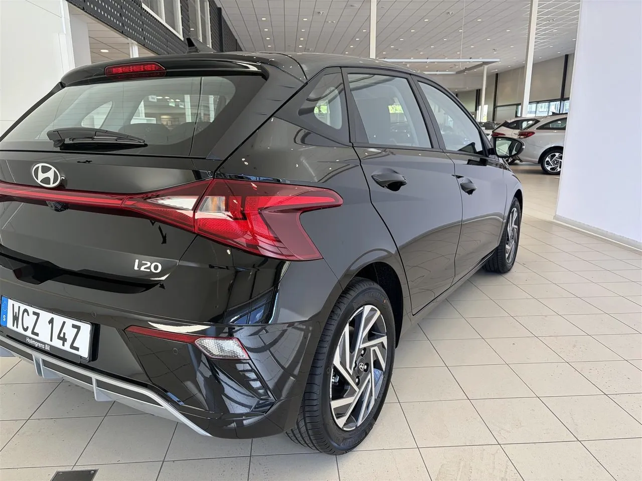 Vehicle image 4