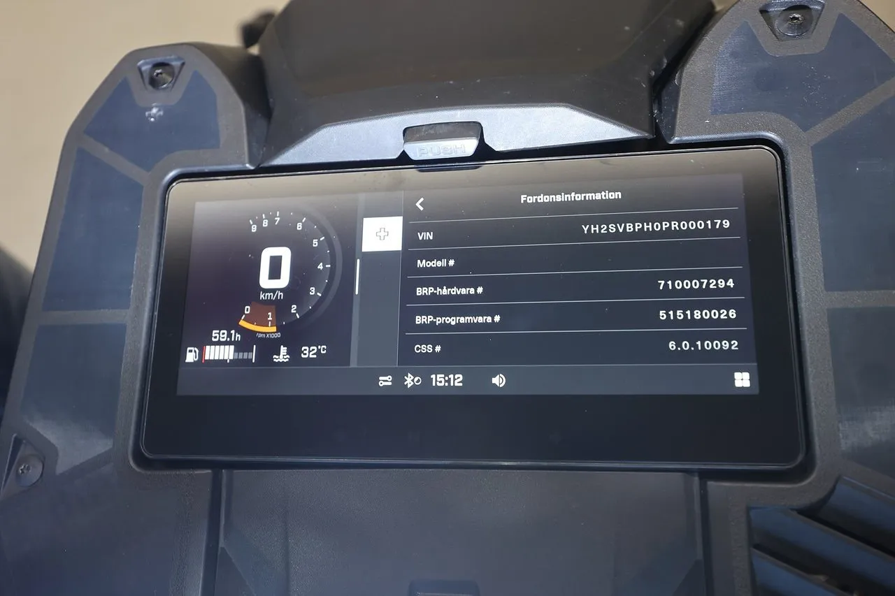 Vehicle image 15