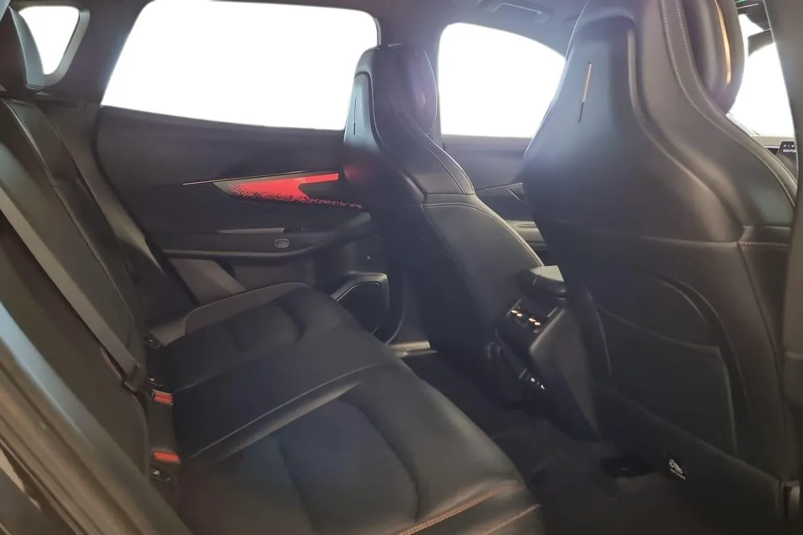 Vehicle image 8
