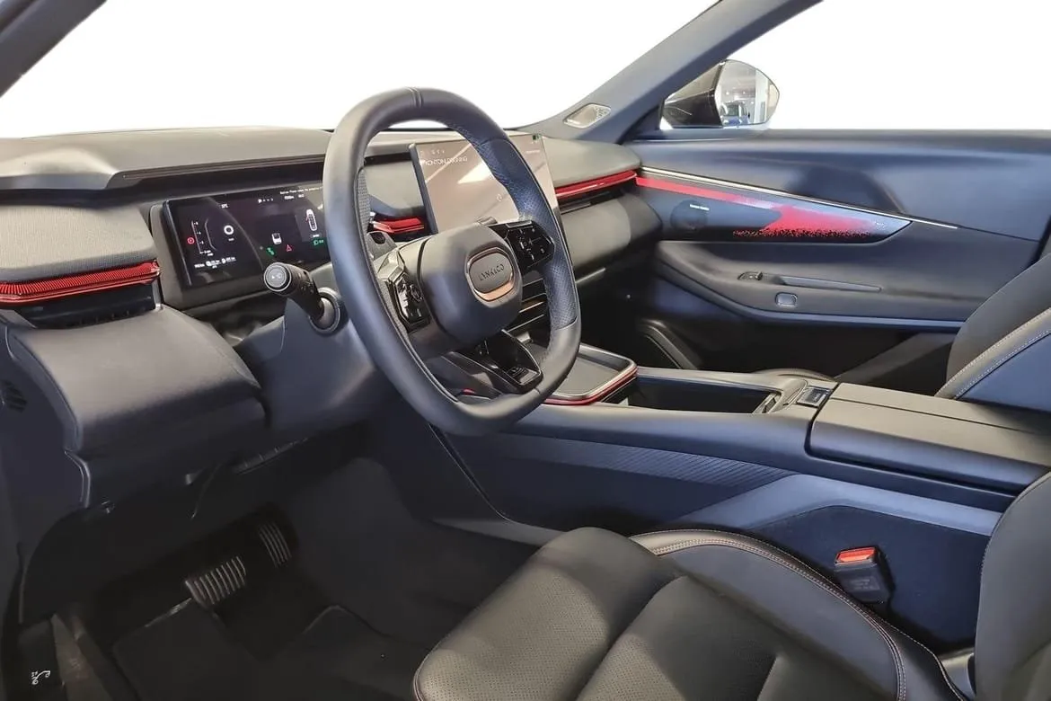 Vehicle image 13