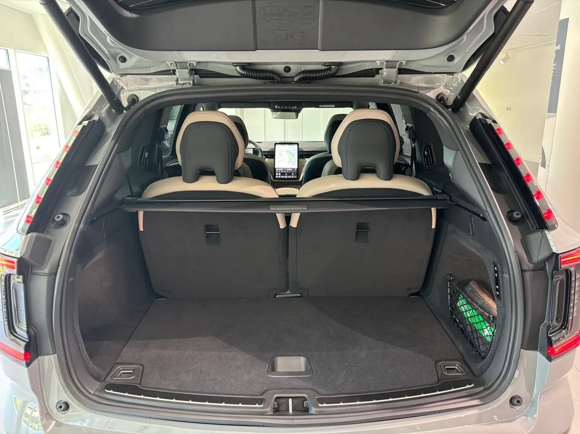 Vehicle image 7