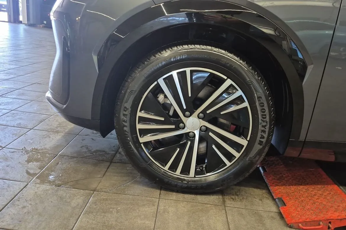 Vehicle image 20