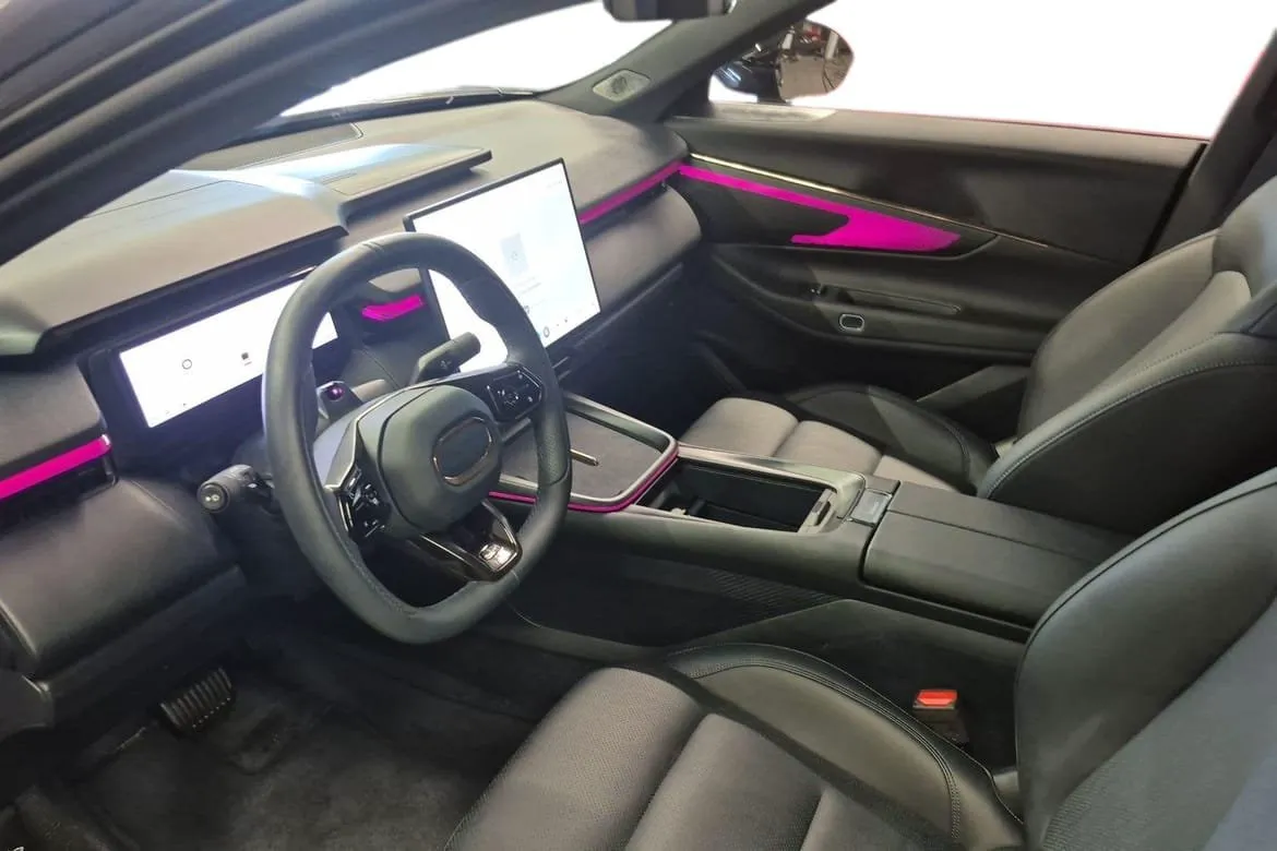 Vehicle image 11