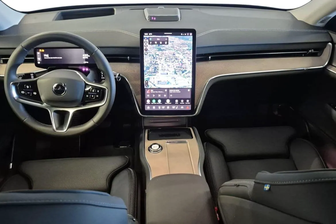 Vehicle image 15