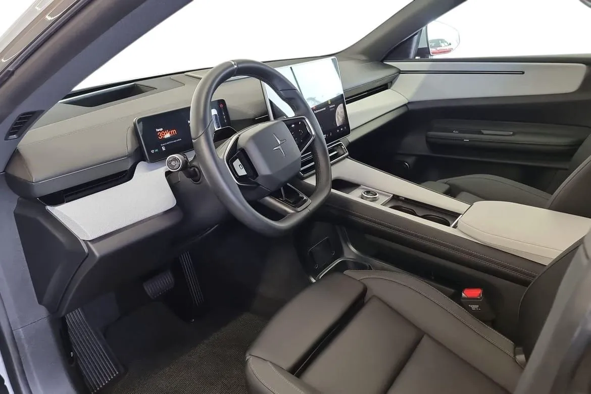 Vehicle image 13