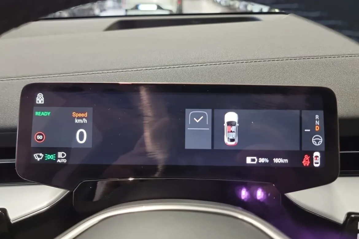 Vehicle image 15