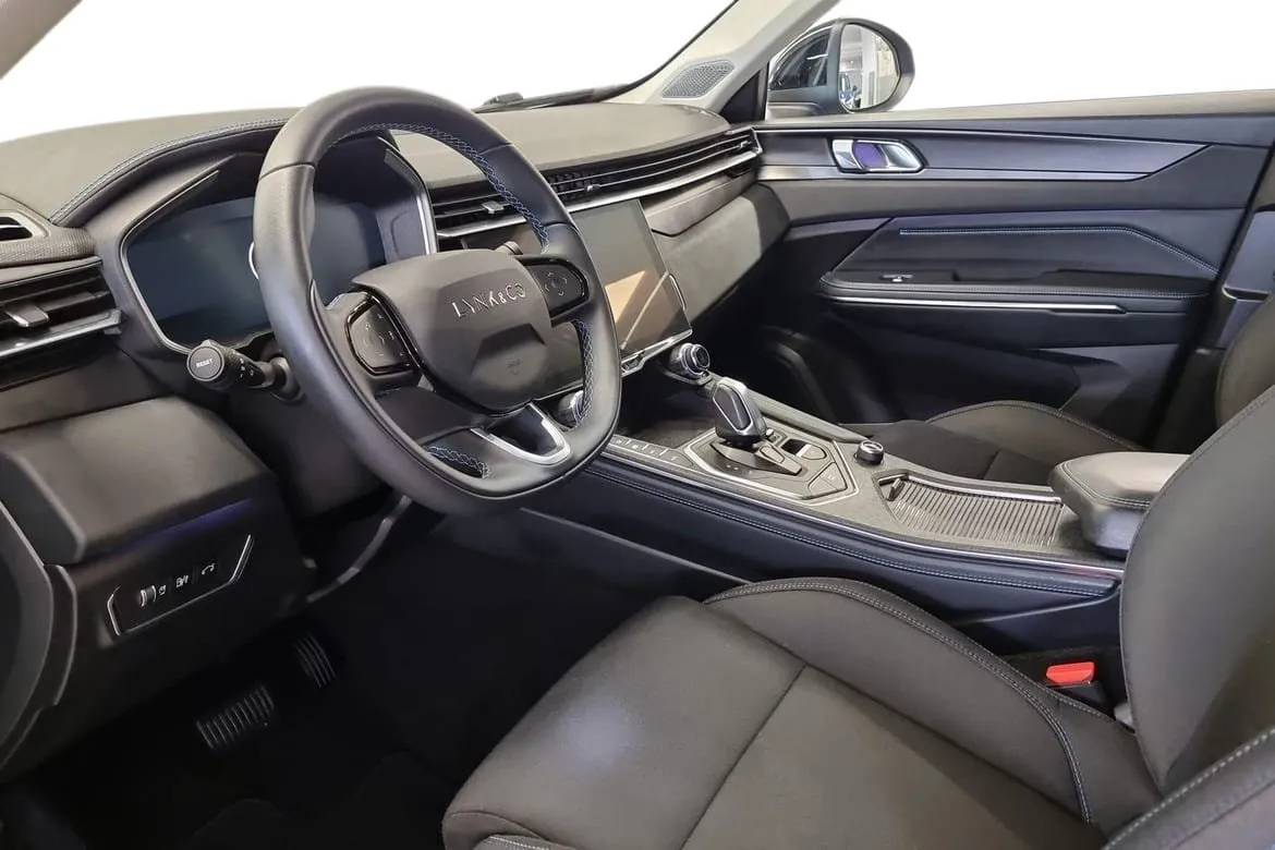 Vehicle image 13