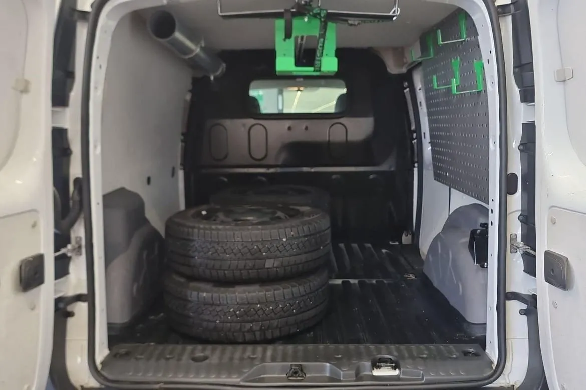 Vehicle image 22