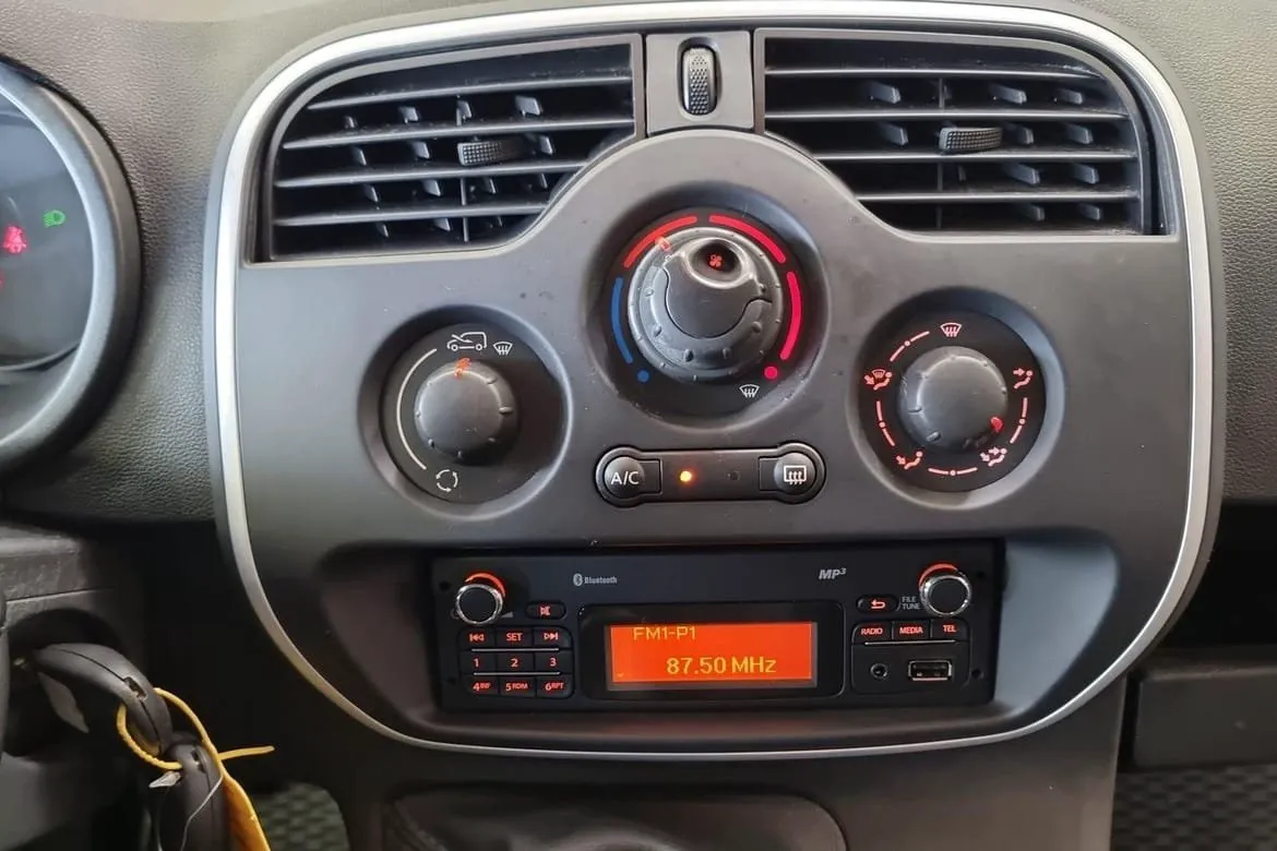 Vehicle image 25