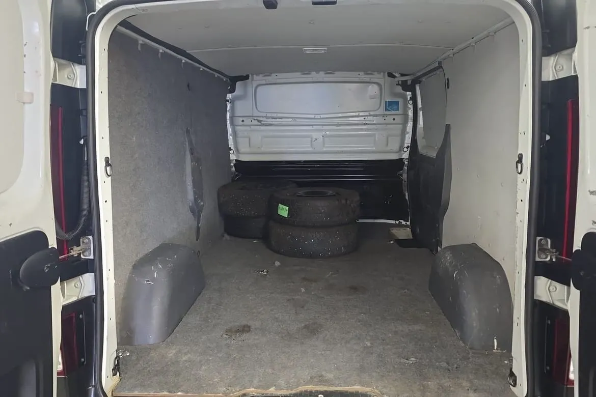 Vehicle image 19