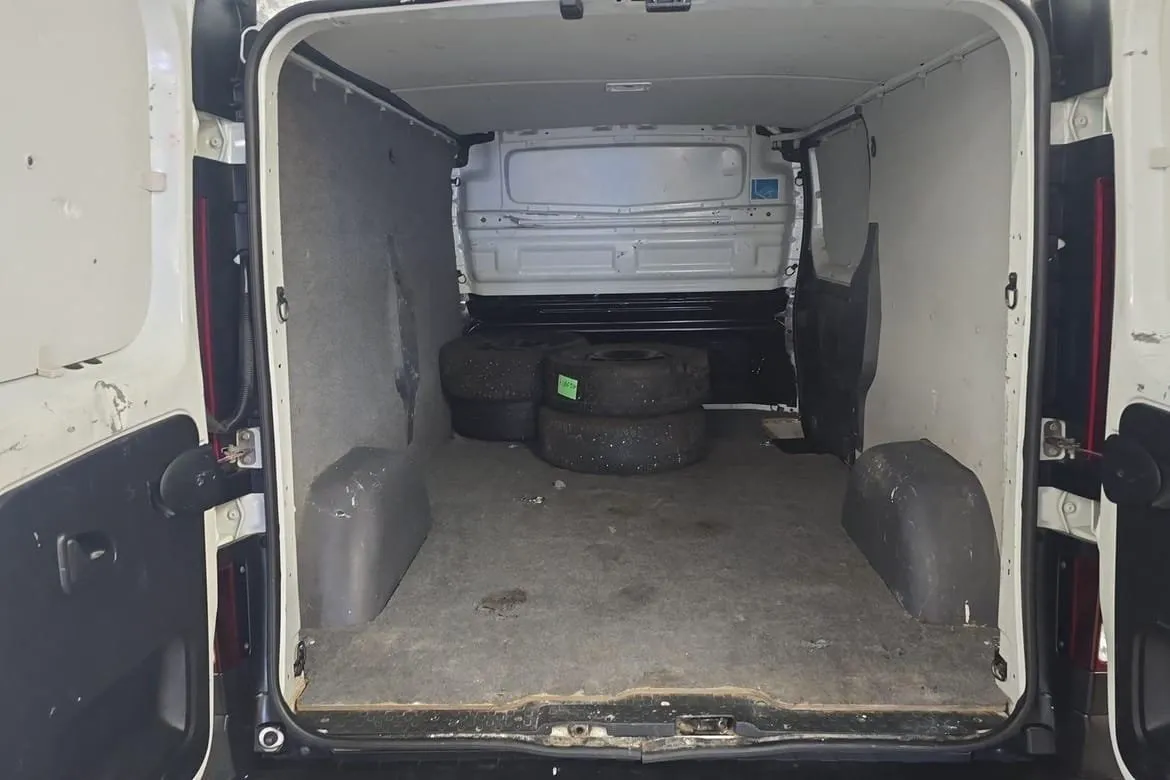 Vehicle image 17