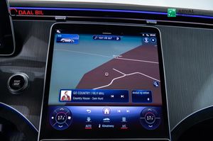 Mercedes EQE43 SUV bild 18